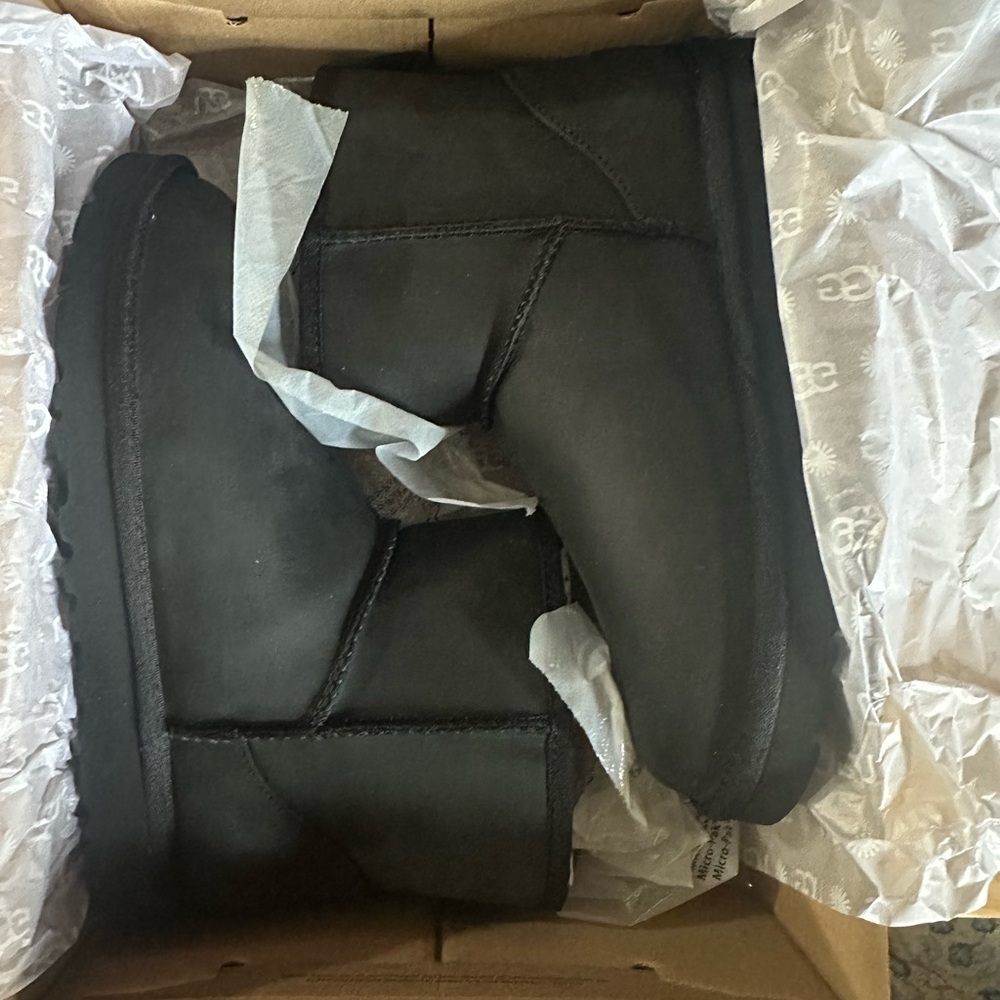 Classic Mini Leather Ugg Boots size 7 Black